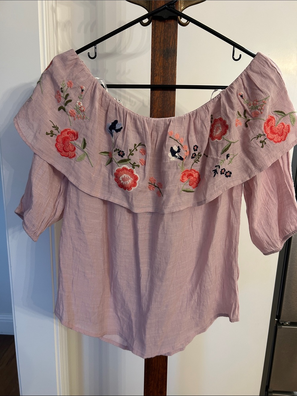 MINE Off The Shoulder Embroidered Blouse /Top (Pale Lavender)Women’s Size M